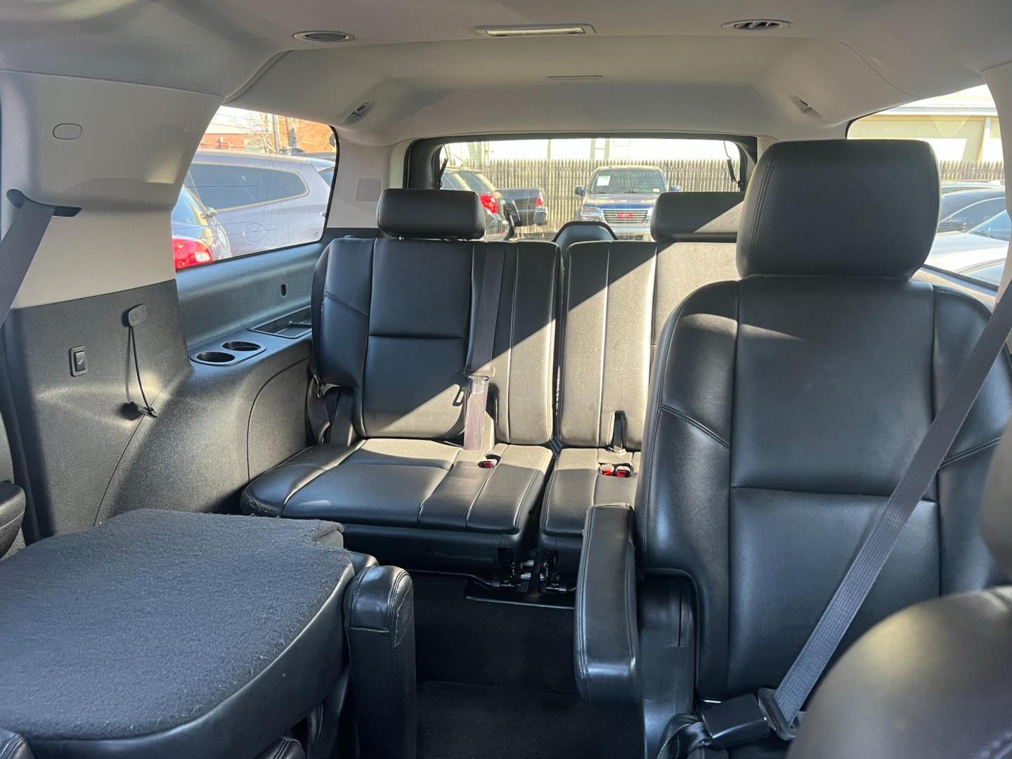 2014 White /Black Leather Chevrolet Suburban LTZ 1500 4WD (1GNSKKE77ER) with an 5.3L V8 OHV 16V FFV engine, 6 SPEED AUTOMATIC transmission, located at 1018 Brunswick Ave, Trenton, NJ, 08638, (609) 989-0900, 40.240086, -74.748085 - Photo#11